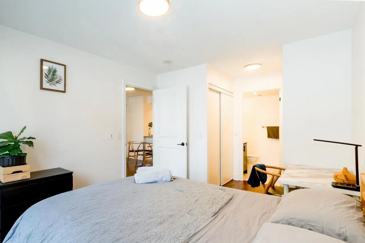 Апартаменты Near Yonge Finch Subway 2Bed 2Bath Condo Free Parking Торонто