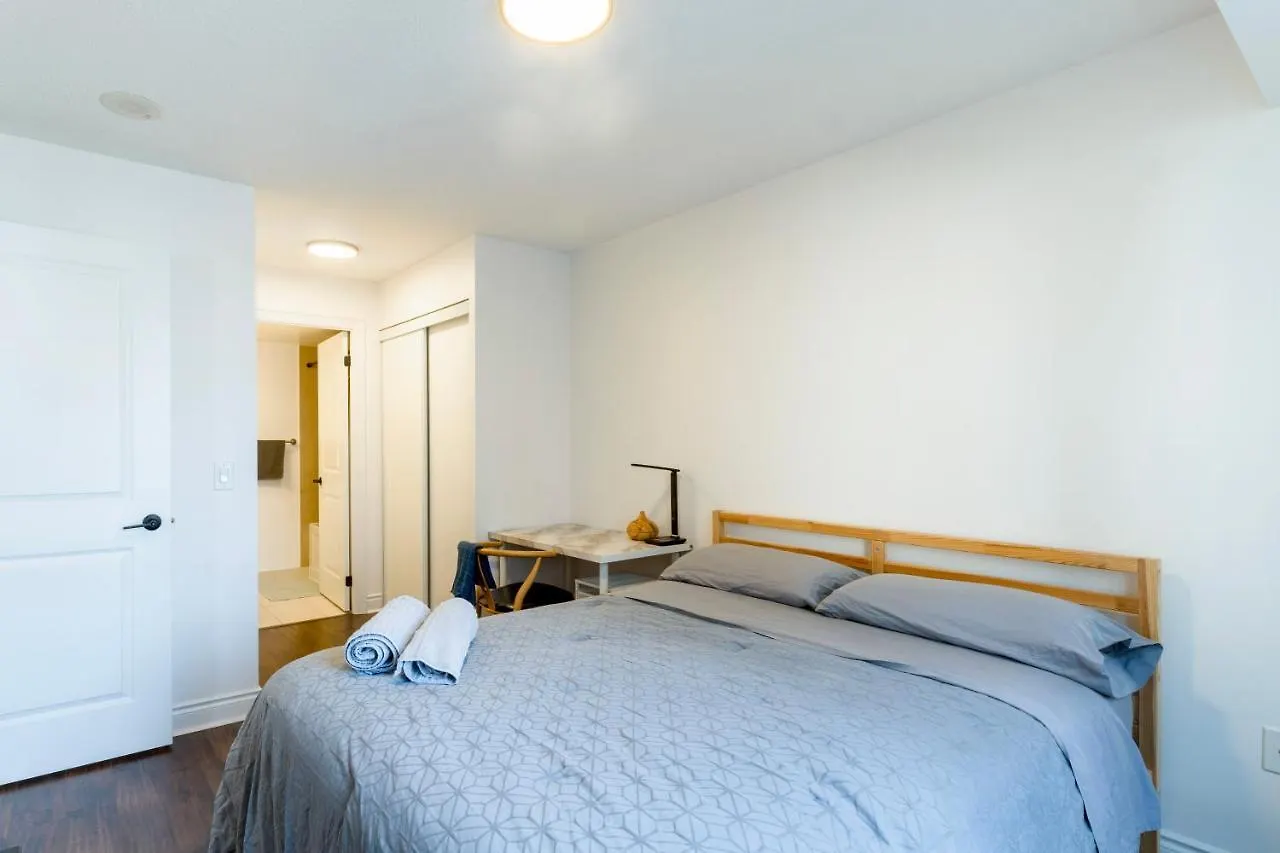 Апартаменты Near Yonge Finch Subway 2Bed 2Bath Condo Free Parking Торонто