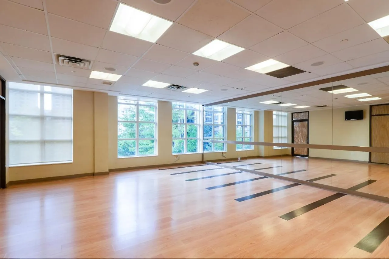 Near Yonge Finch Subway 2Bed 2Bath Condo Free Parking Торонто