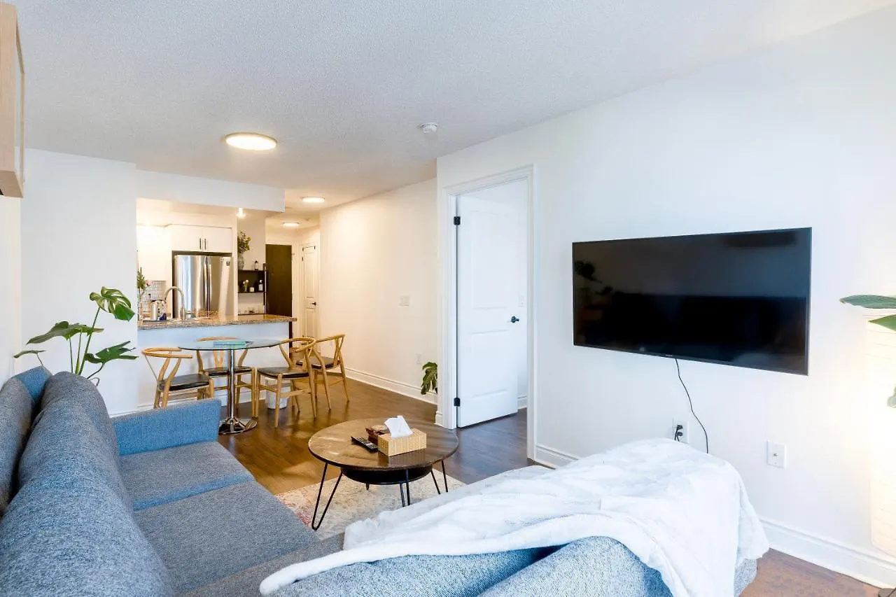 Апартаменты Near Yonge Finch Subway 2Bed 2Bath Condo Free Parking Торонто
