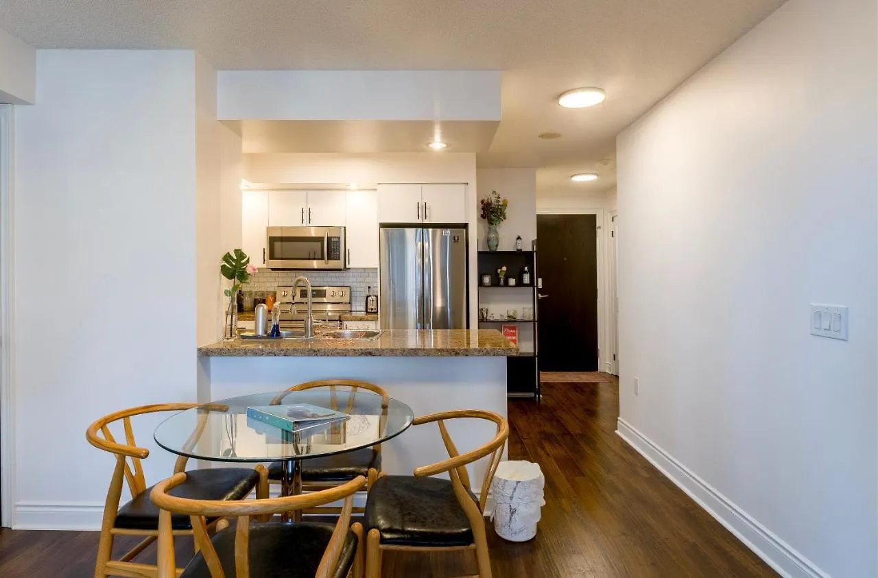 Near Yonge Finch Subway 2Bed 2Bath Condo Free Parking Торонто