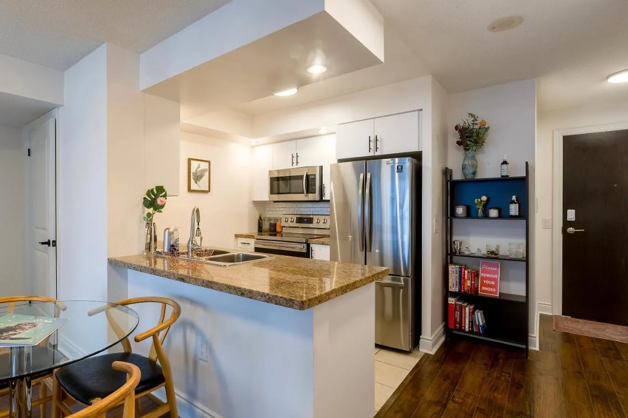 Near Yonge Finch Subway 2Bed 2Bath Condo Free Parking Торонто