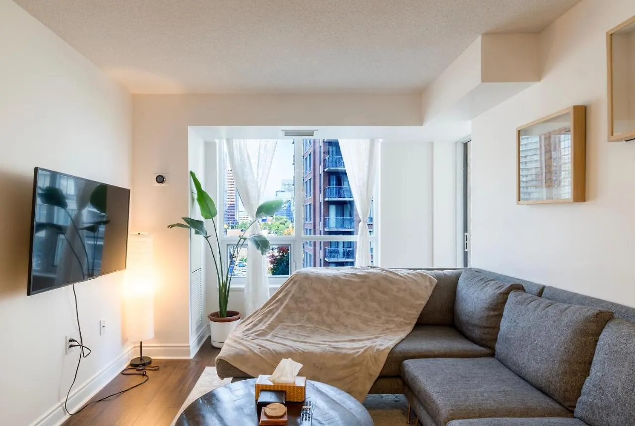 Апартаменты Near Yonge Finch Subway 2Bed 2Bath Condo Free Parking Торонто Канада