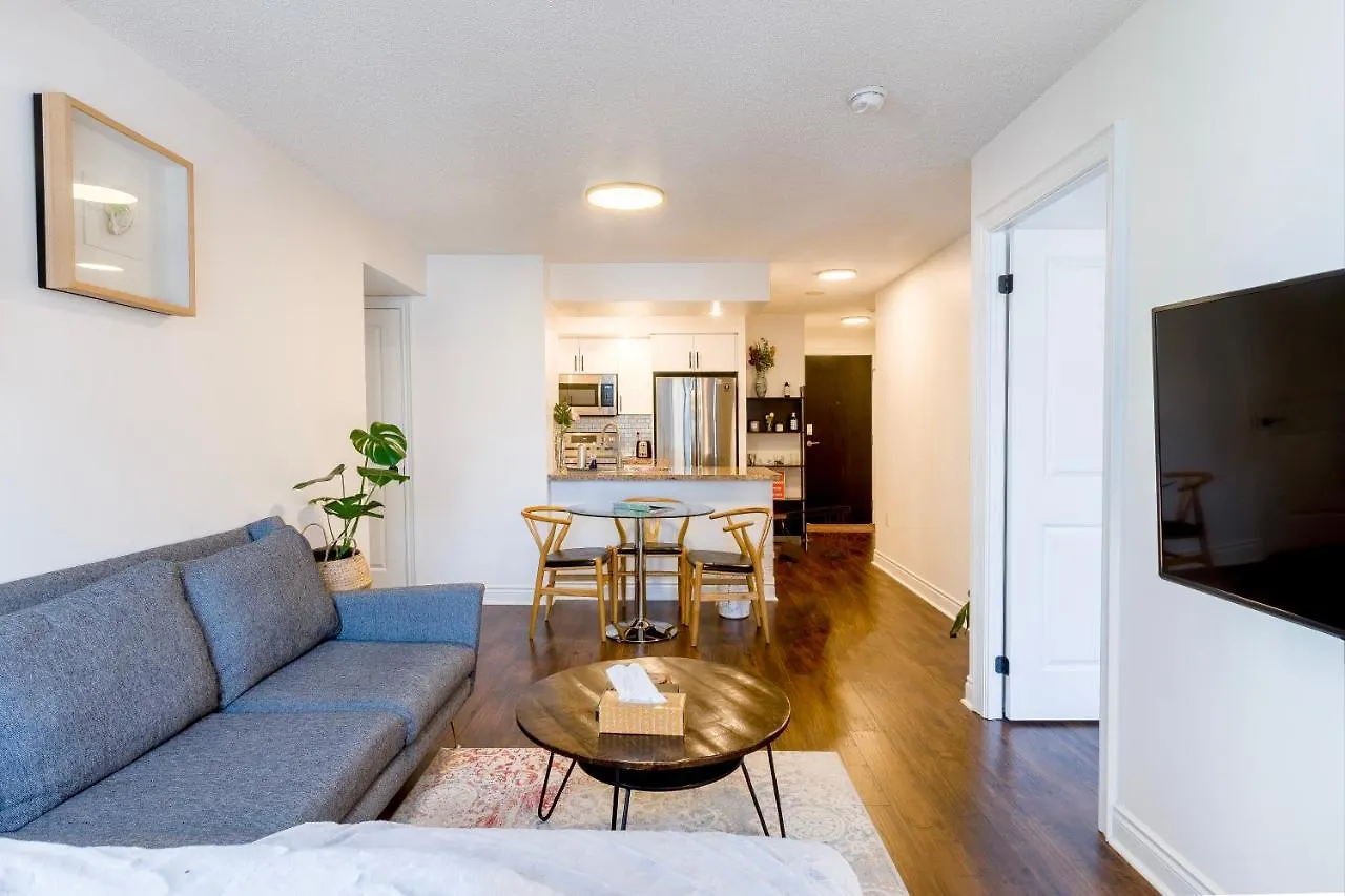 Near Yonge Finch Subway 2Bed 2Bath Condo Free Parking Торонто Апартаменты